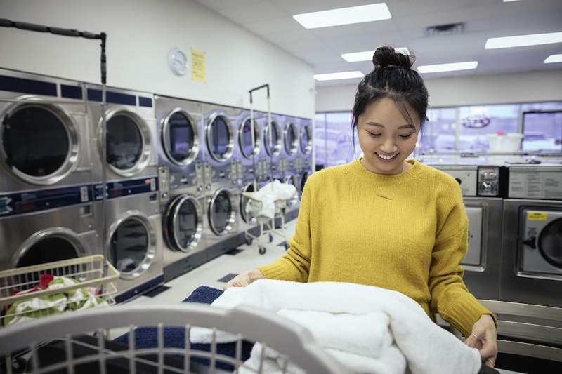 Conquérir la journée de lessive en pliant vos t-shirts comme ils le font en u.S. Armée