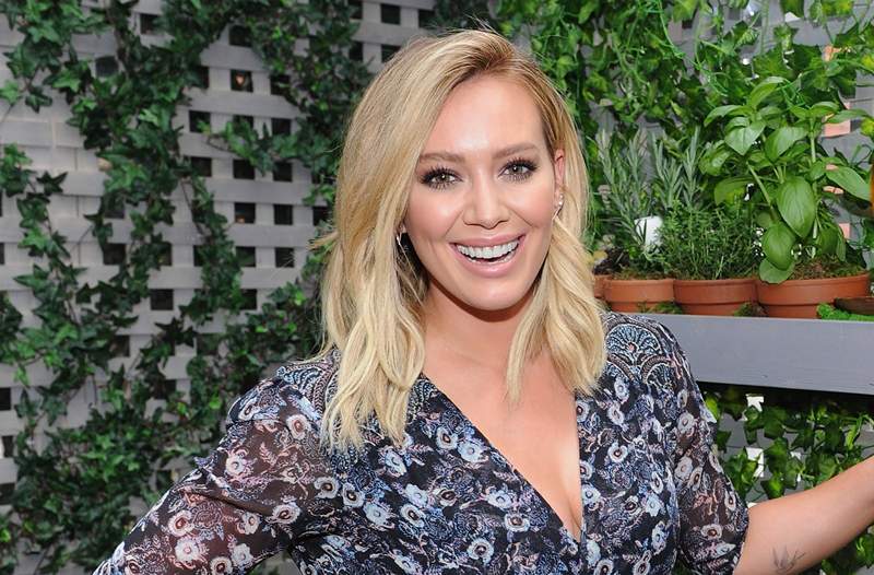 Hilary Duff esküszik e 2 természetes olajból a striák kezelésére a terhesség alatt