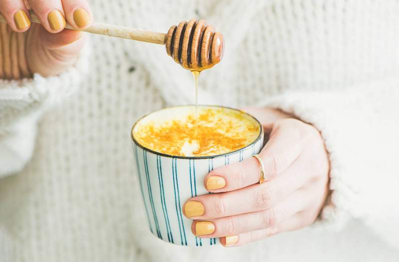 Verfällt Honig? Folgendes sollten Sie über die Pantry -Grundnahrungsmittel wissen