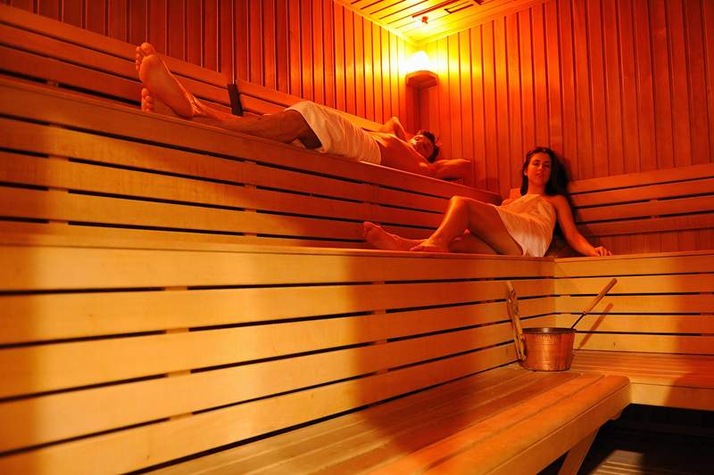 Ein Infrarot -Sauna -Datum ist im Grunde die Romantikausgabe von Instagram vs. Wirklichkeit