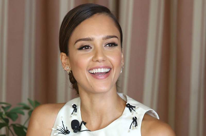 Resipi Pasta Jessica Alba yang Hangat Menggunakan Zoodles dengan Cara Genius