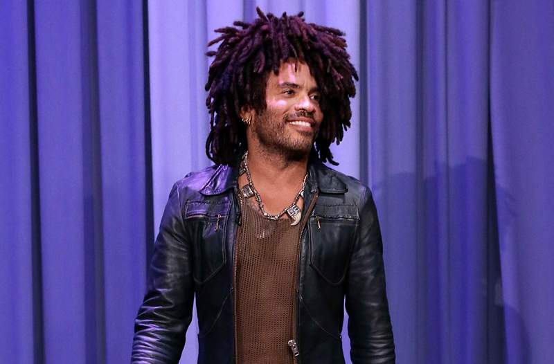 Lenny Kravitz krijgt de laatste lachdekte sjaals zijn groter dan ooit