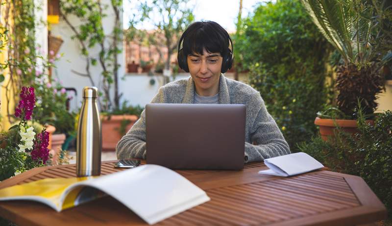 Come sostenere efficacemente e opportunamente un collega che naviga nella morte di una persona cara