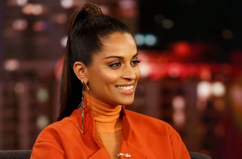 Lilly Singh saka, ka viņa veic garīgās veselības pārtraukumu no YouTube