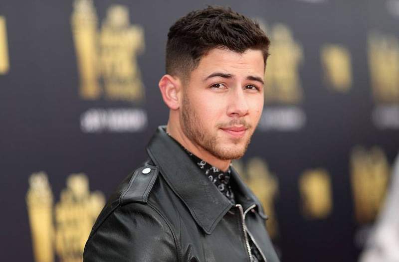 El hábito de autocuidado de bajo impacto que sobreportan las mañanas de Nick Jonas