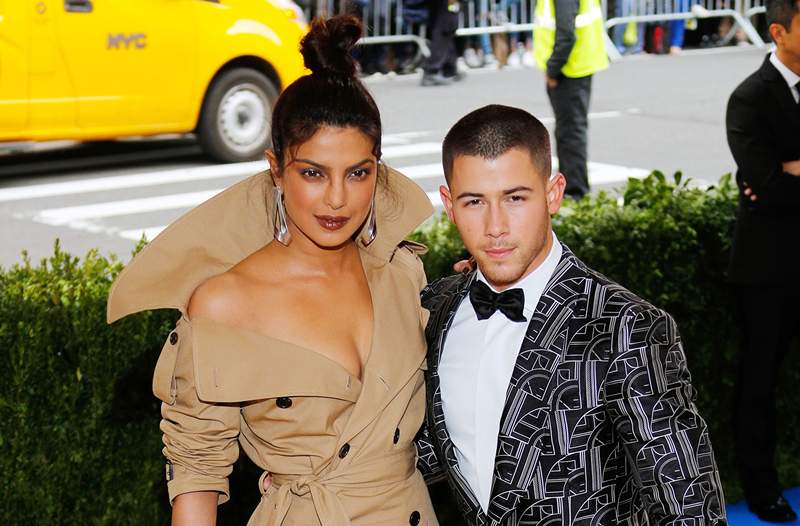 Nå Nick Jonas og Priyanka Chopra? Raske engasjementer er * definitivt * den nye sommeren