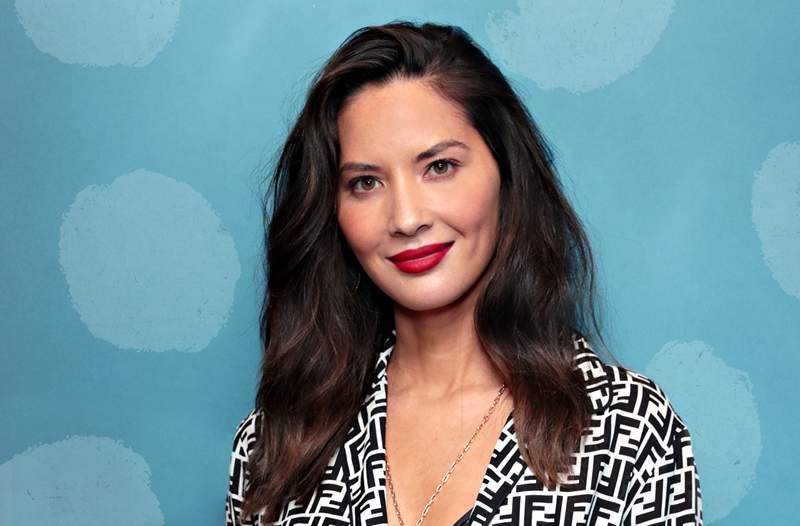 Olivia Munns brotloser Avocado „Toast“ ist ein von Keto zugelassener Frühstückssieg