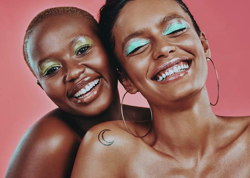 13 de los mejores resaltadores para mujeres negras, según maquilladores