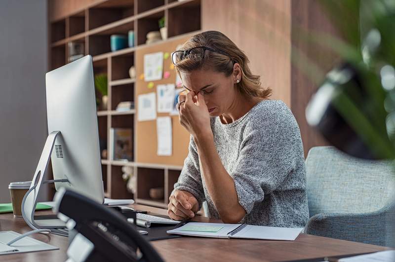 4 sinais de que você está sendo intimidado no trabalho, além de dicas de especialistas para avançar