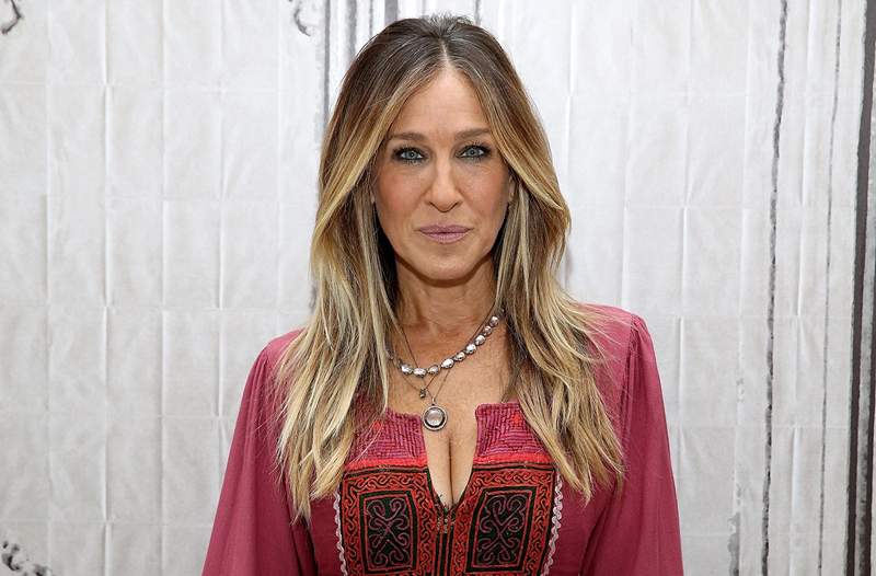 Ne morem se vprašati, kaj je na seznamu poletnega branja Sarah Jessica Parker? Oglejte si tukaj