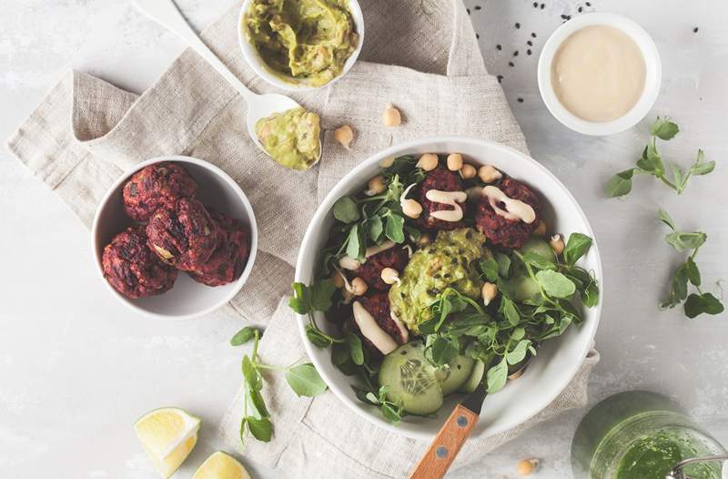 Forntida super-ingrediens Tahini dyker nu upp i * alla * maten-men är det friskt?