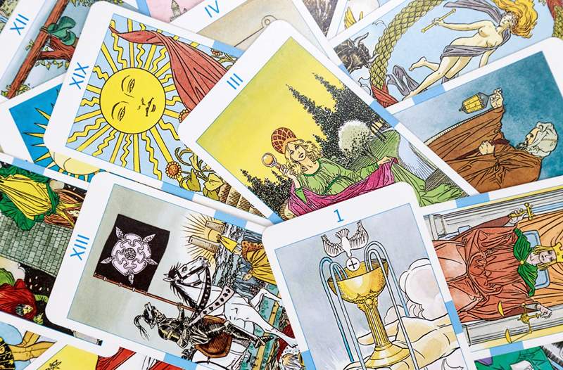 Cara memilih kartu tarot Anda untuk 2019 dan apa artinya untuk tahun mendatang