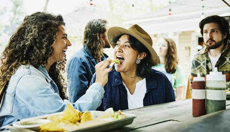 Här är vad du behöver veta om den gastrocoliska reflexen, aka måste buka direkt efter att du ätit