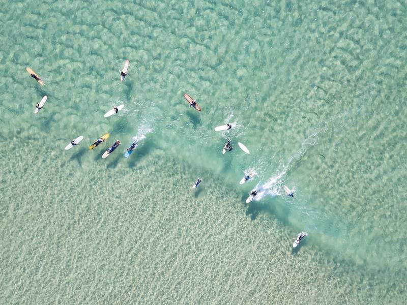 7 Surfové dovolenkové destinácie po celom svete, ktoré sú ideálne pre začiatočníkov