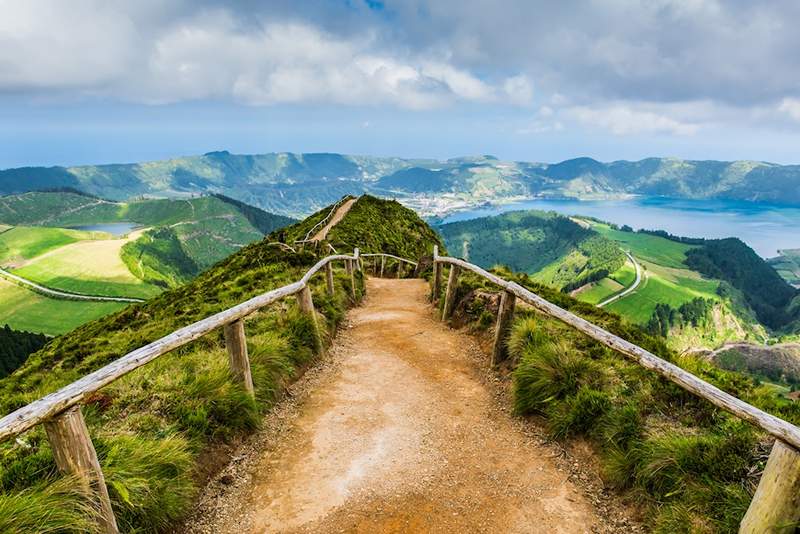 Halten Sie an und riechen den Schwefel auf den Portugals Azores Islands