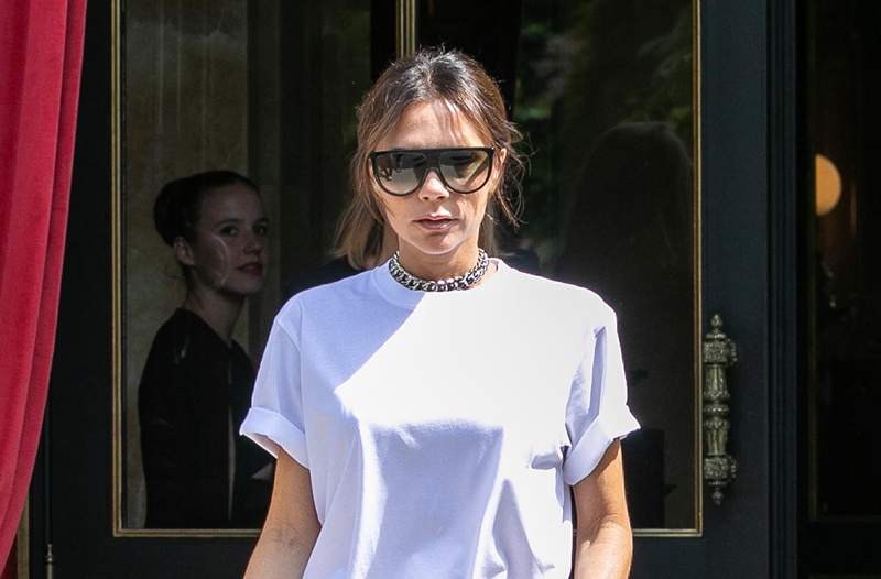 5 savjeta Victoria Beckham za stvaranje bijelog majice izgleda visoku modu