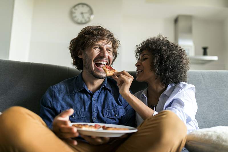 Los 7 mejores efectos positivos de la cuarentena en las parejas, según los terapeutas de la relación