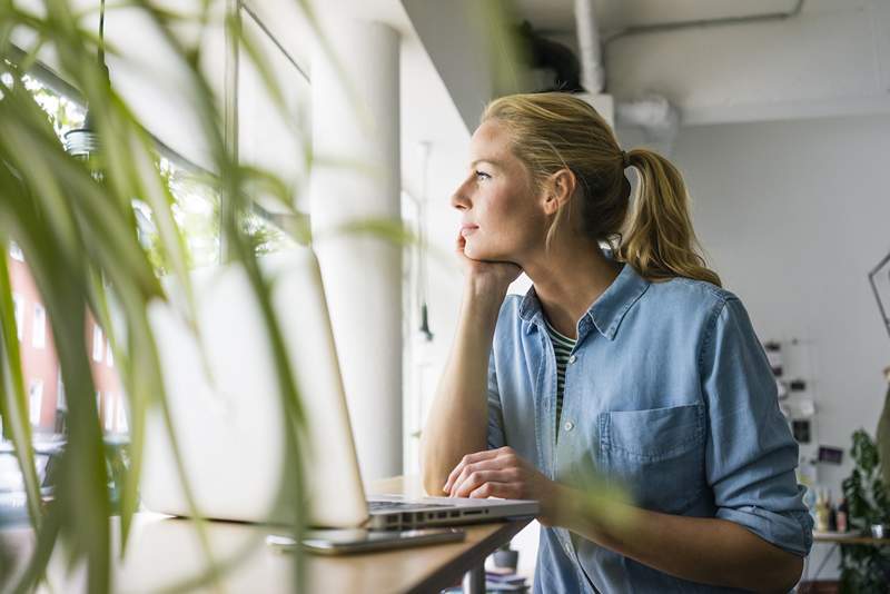 Jeg er freelance -forfatter, der bor i økonomisk overlevelsestilstand, og jeg vil gerne lære at gemme faktisk