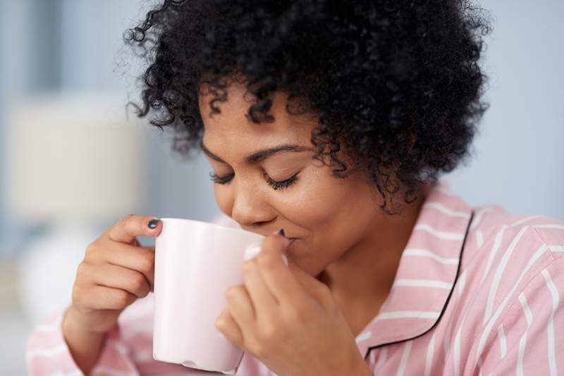 Perché la prima cosa che bevi al mattino non dovrebbe assolutamente essere caffè