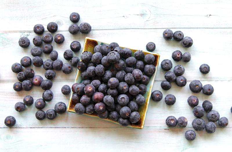 5 benefícios potenciais de bilberry que fazem com que esse primo de mirtilo valha a pena saber