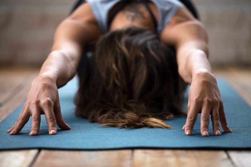 5 Kraftige måter Yoga kommer til fordel for hjernen din, i henhold til vitenskapelig forskning