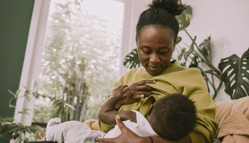 Mulheres negras enfrentam barreiras únicas para amamentar-se é o que eu gostaria de saber