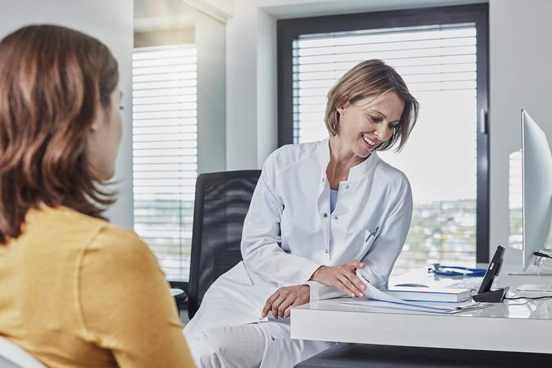 Los expertos desempaquetan todas las decisiones difíciles de tomar el cáncer de mama que los sobrevivientes deben tomar al someterse a una cirugía reconstructiva