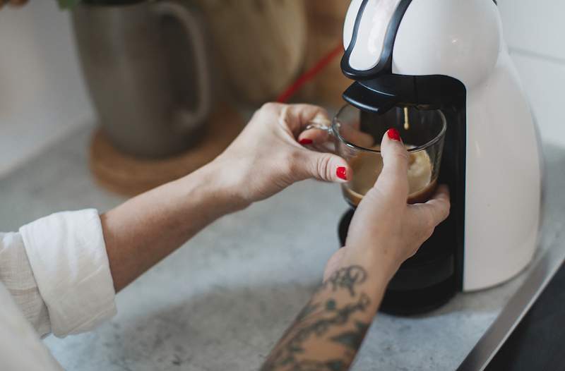 6 feil du gjør når du rengjør kaffemaskinen din som påvirker kvaliteten på joe