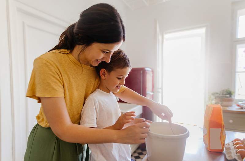 Mengapa dapur adalah salah satu dari sedikit ruang di mana keluarga saya telah menemukan kesembronoan dan normal Covid-19