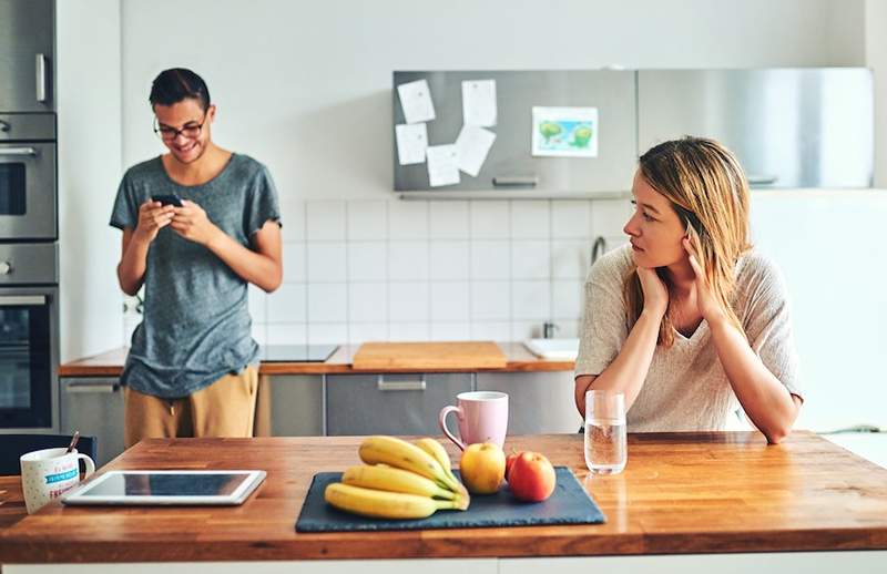 Du kan se bevis på, at din partner snyder over hele deres dumme ansigt