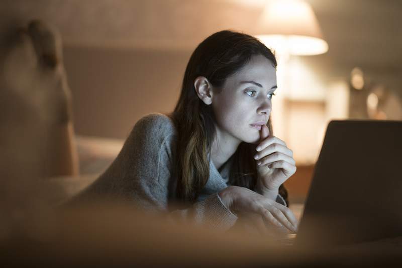 Voir Covid-19 adressé et non également adressé dans les émissions de télévision peut être déclenchée par la façon de traiter