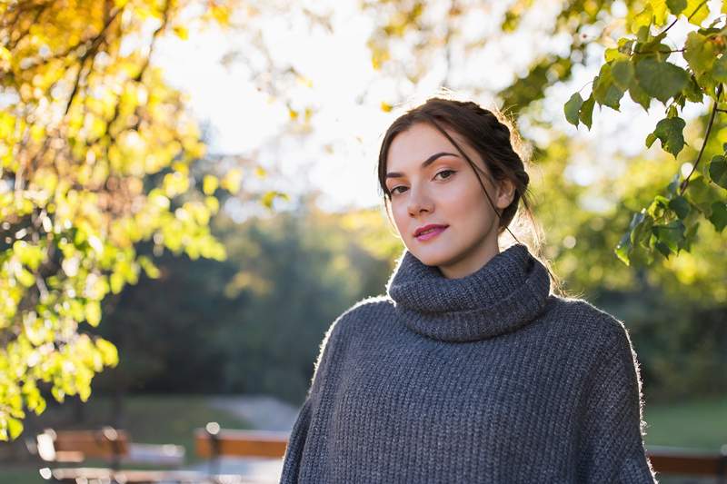 Jeden dermatolog říká, že oční krémy jsou falešné (jo ... čtete to správně)