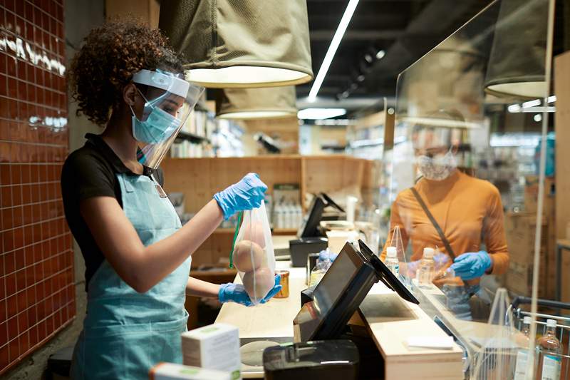 Bouclier face contre le visage masque un médecin explique la différence entre les deux