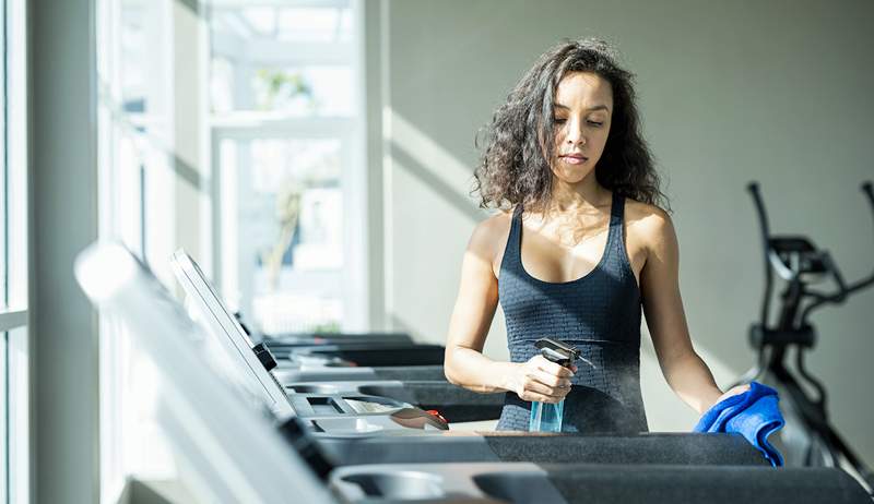 Bien, ¿qué tan asqueroso es realmente no limpiar el equipo de gimnasio compartido??