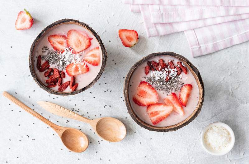 10 alasan mengapa Anda harus mempertimbangkan untuk membuat goji berry Anda pergi ke oatmeal dan smoothie mangkuk topper