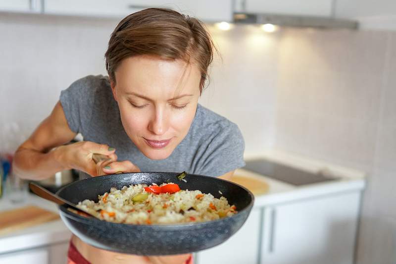 Le cas psychologique pour adopter une pratique de mise à la terre avant les repas - même si vous n'êtes pas quelqu'un qui dit la grâce