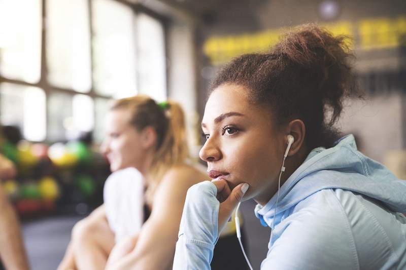 3 conseils approuvés par le psychologue pour faire face à l'anxiété sociale au gymnase