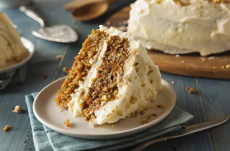 Letar du efter ett nytt karantänbakningsprojekt? Prova denna läckra, glutenfria morotkaka