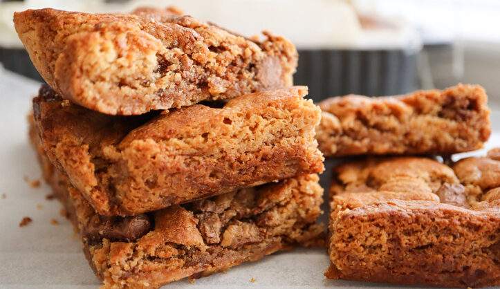 Disse 2-ingrediens veganske jordnøddesmør brownies er * så * rig på søvn-boostende magnesium