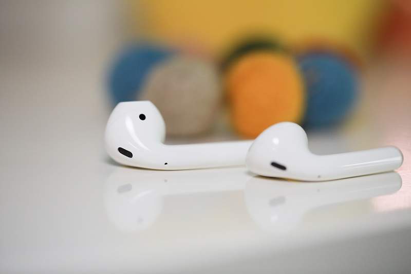 Ehm, possiamo parlare di come le persone indossano AirPods durante il sesso?