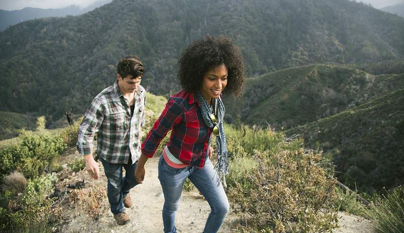 Olhando para aprofundar seu relacionamento? Vá fazer uma caminhada