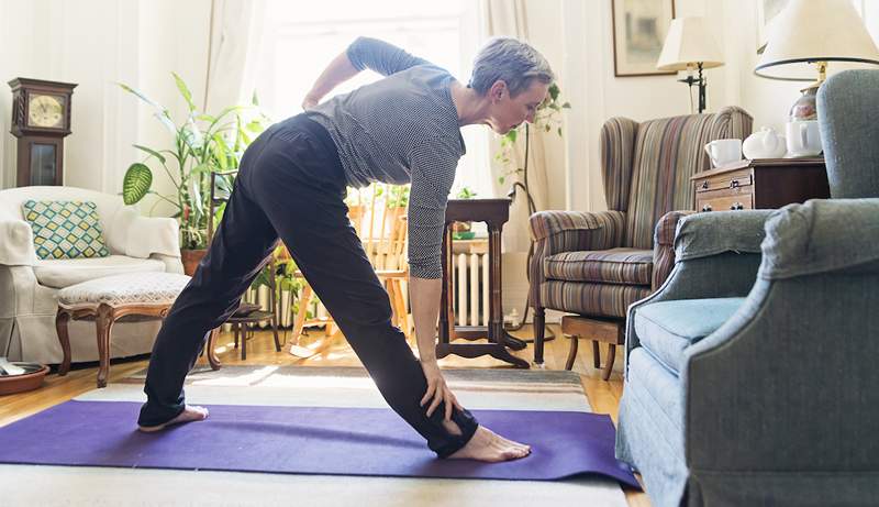 Hier ist, wie diese professionelle Tänzerin ihre Hüften im Alter von 62 Jahren mobil hält