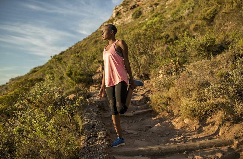 Como aliviar os músculos doloridos em 5 etapas fáceis, de acordo com um especialista em exercícios corretivos