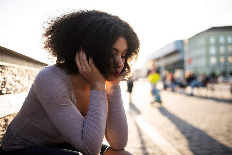 Ik ben een cognitieve gedragstherapeut, en hier zijn 3 manieren waarop ik patiënten help om hun racedachten te stoppen