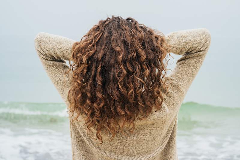 Hoe u een diffuser kunt gebruiken voor uw dromerigste krullen ooit