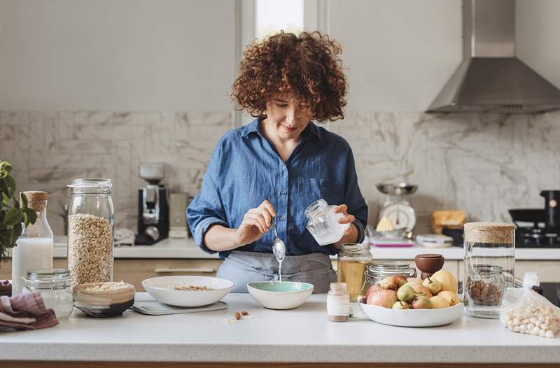 Cómo usar el aceite MCT, porque este ingrediente moderno no va a ninguna parte