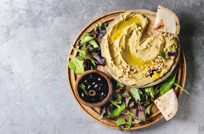 L'hummus è più che una festa piacevole per la folla, è una miniera d'oro nutrizionale