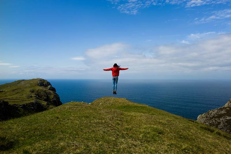 Memandu di sepanjang tebing berbatu Ireland membantu saya menavigasi perasaan saya