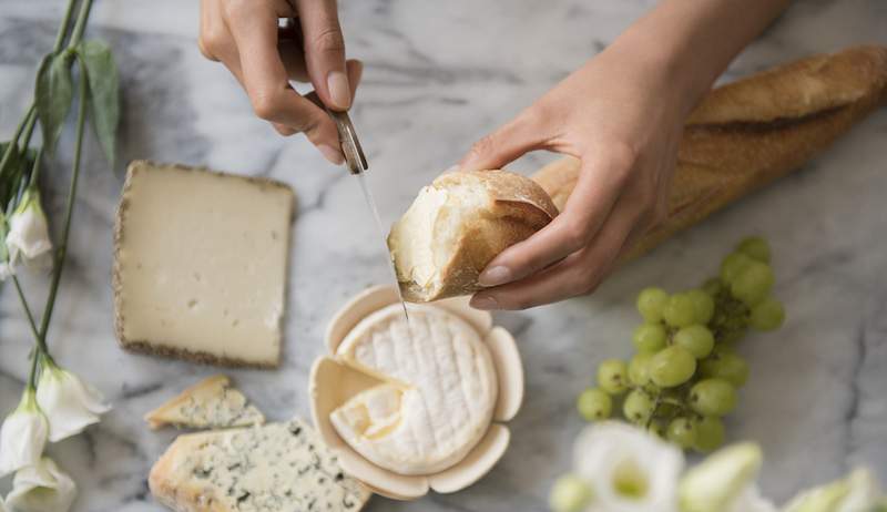 Für den Fall, dass Sie noch einen Grund benötigen, Käse zu lieben, sagen Zahnärzte, dass es großartig für Ihre Zähne ist