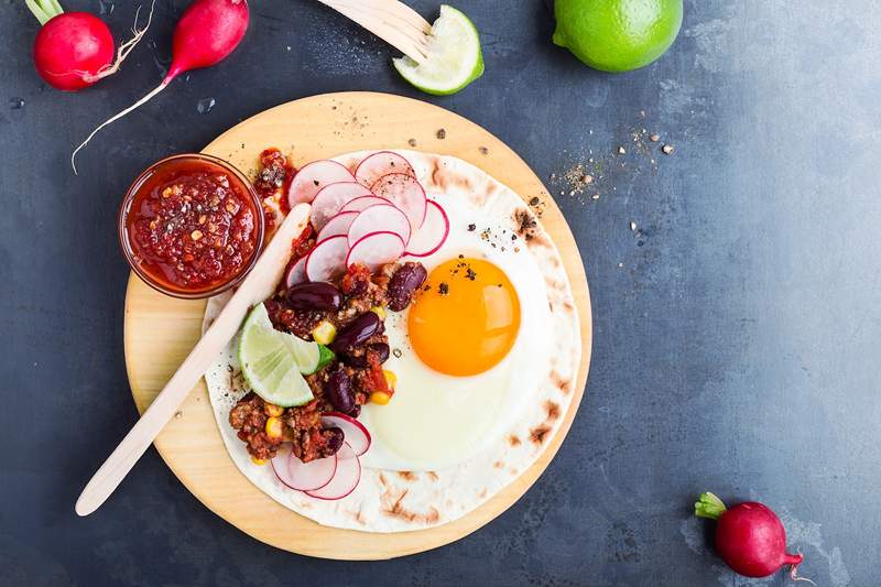 Los tacos están de vuelta en el menú para comedores bajos en carbohidratos con este intercambio de tortillas de alta proteína